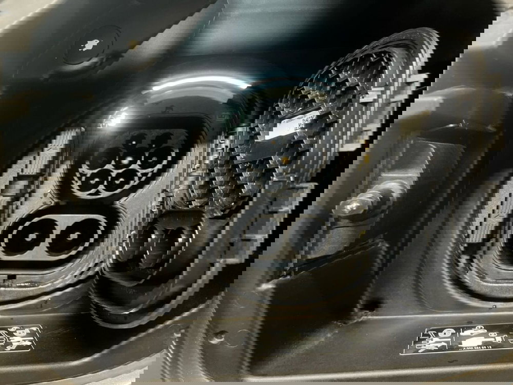 Mercedes-Benz EQA usata a Prato (19)