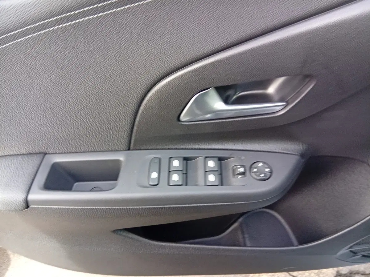 Opel Corsa nuova a Catania (14)
