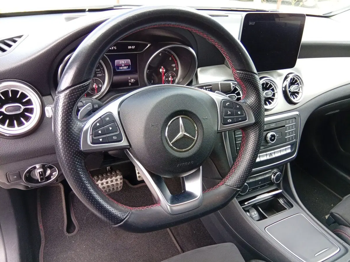 Mercedes-Benz CLA Shooting Brake nuova a Catania (16)