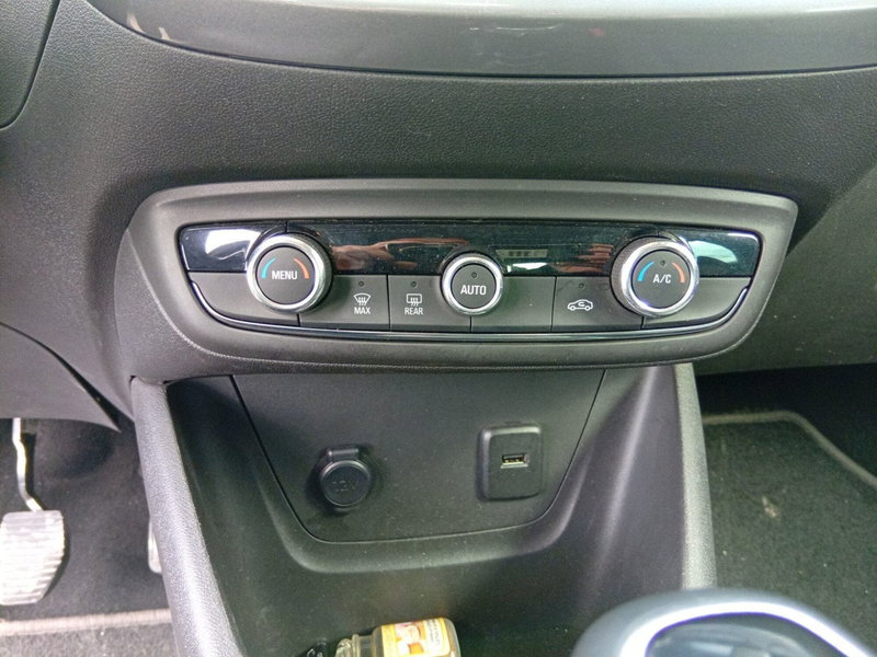 Opel Crossland nuova a Catania (15)