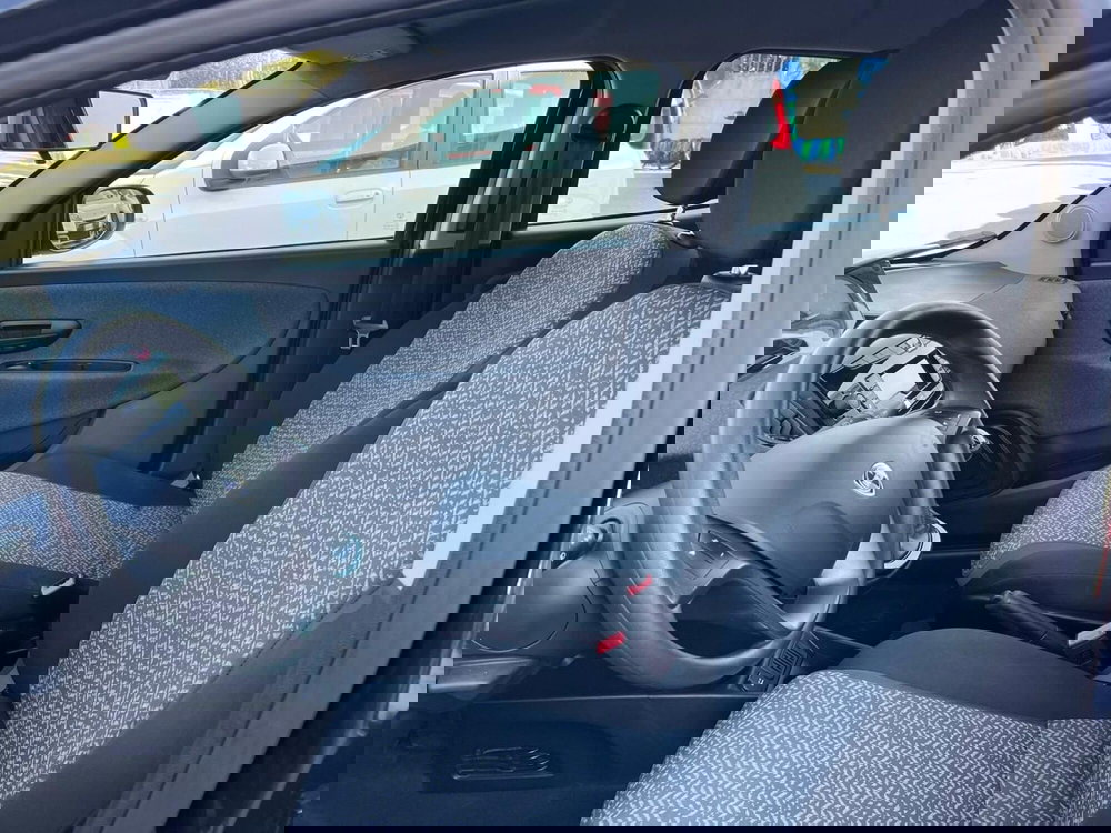 Lancia Ypsilon usata a Lucca (11)