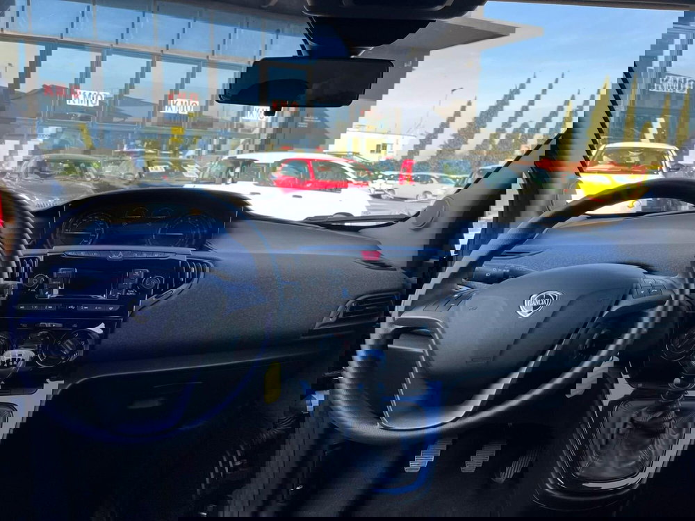 Lancia Ypsilon usata a Lucca (12)