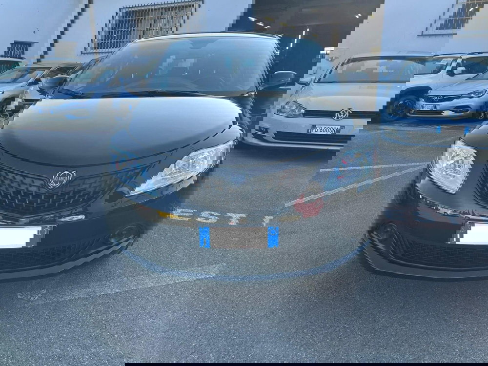 Lancia Ypsilon usata a Lucca (2)