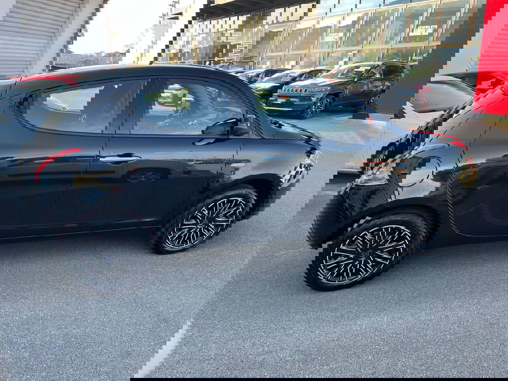 Lancia Ypsilon usata a Lucca (4)