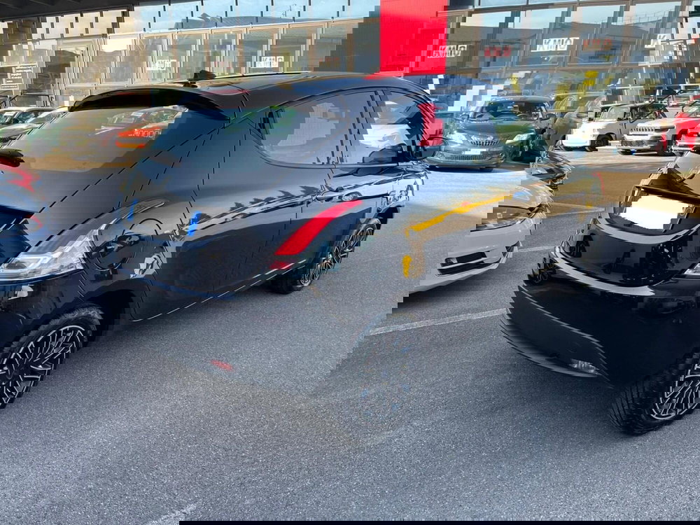 Lancia Ypsilon usata a Lucca (5)