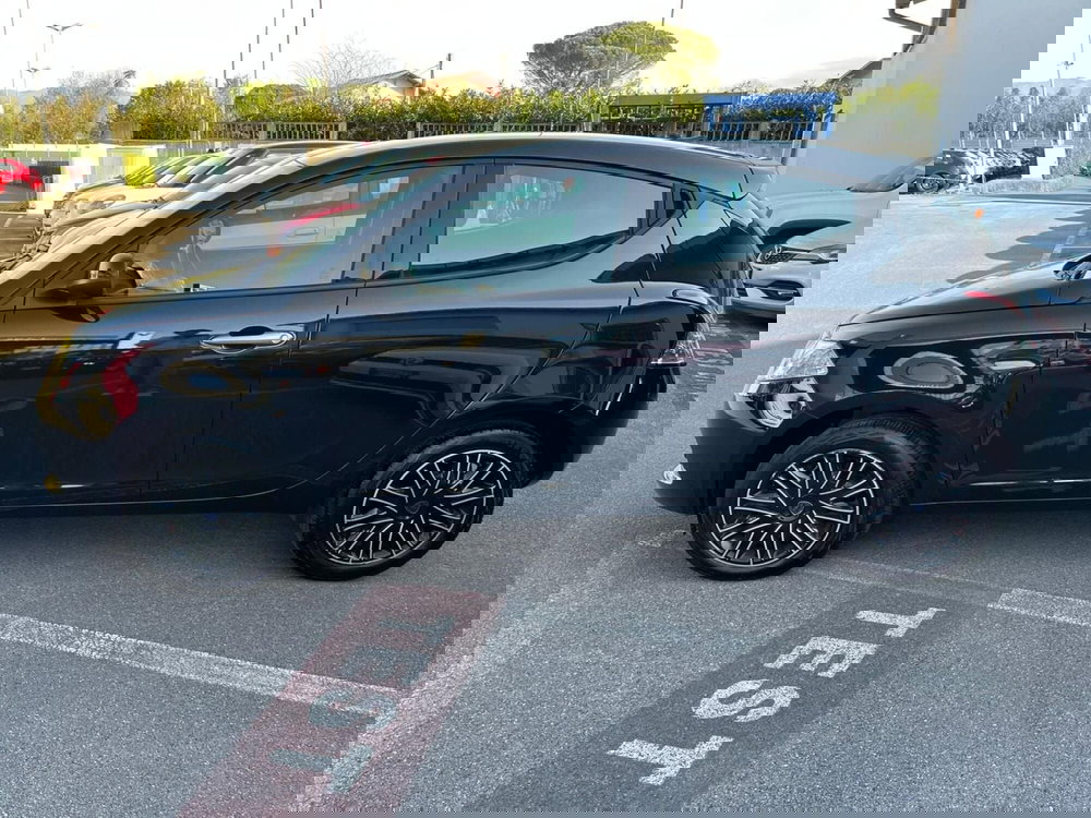 Lancia Ypsilon usata a Lucca (8)