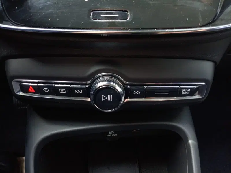 Volvo XC40 usata a Bari (11)