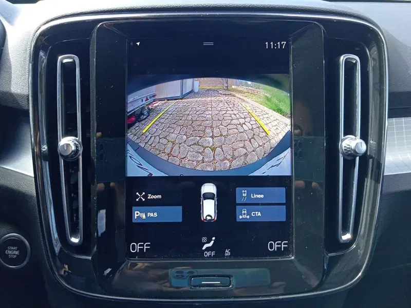 Volvo XC40 usata a Bari (12)