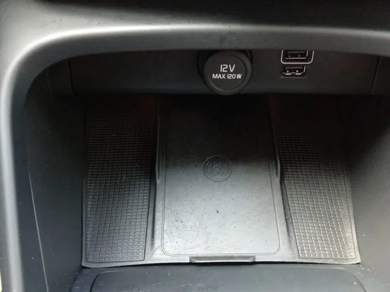 Volvo XC40 usata a Bari (16)