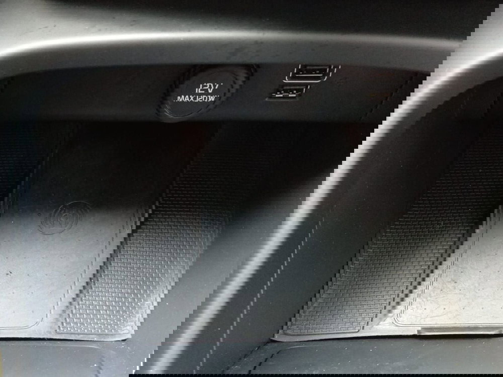 Volvo XC40 usata a Bari (16)