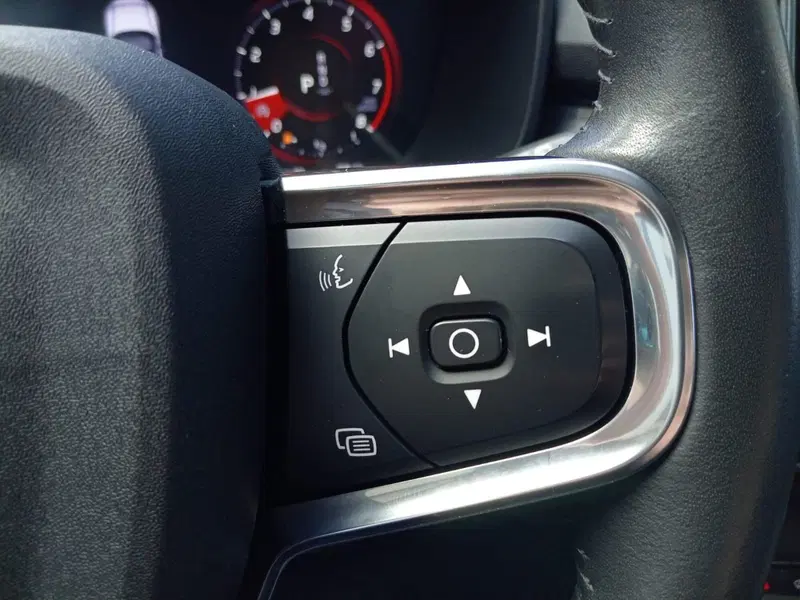 Volvo XC40 usata a Bari (19)