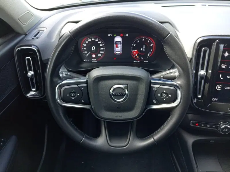Volvo XC40 usata a Bari (7)