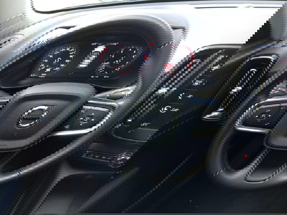 Volvo XC40 usata a Bari (7)