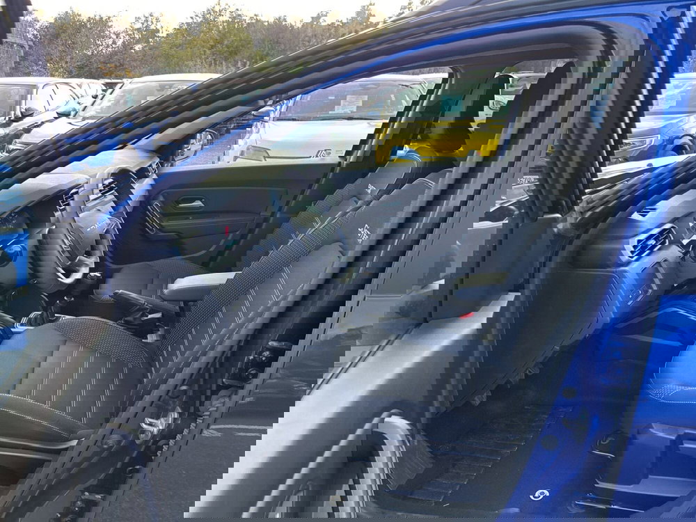 Dacia Duster usata a Latina (13)