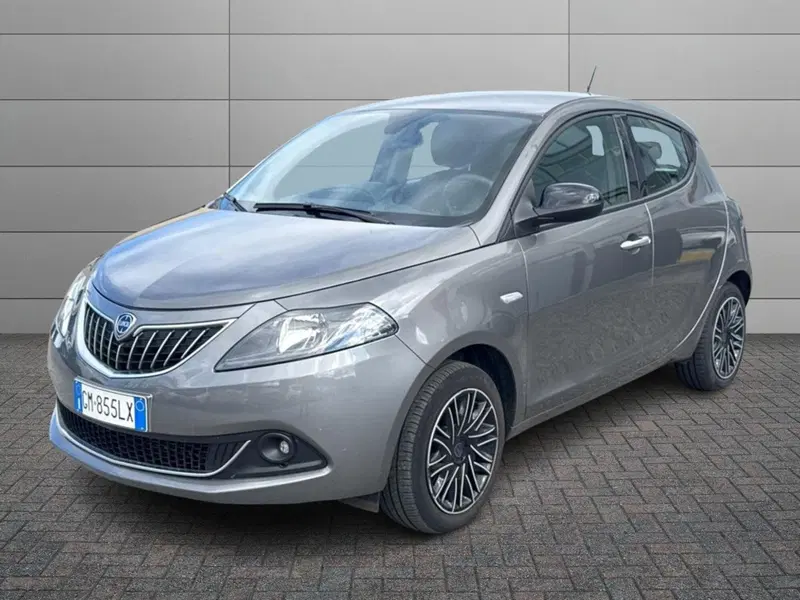 Lancia Ypsilon usata a Reggio Calabria