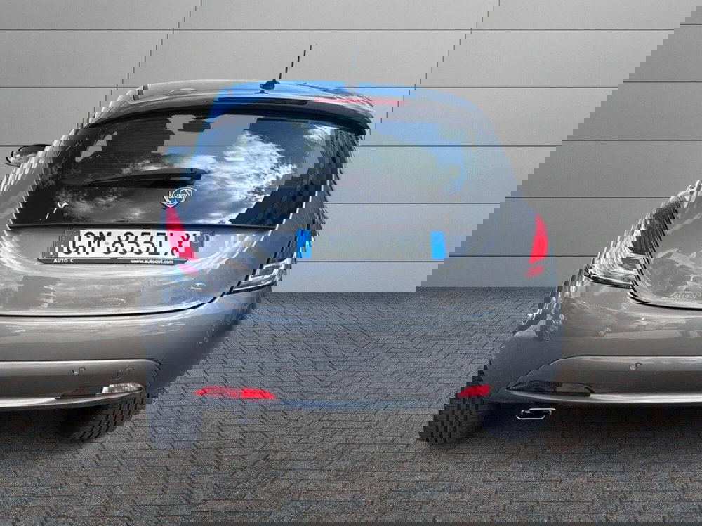 Lancia Ypsilon usata a Reggio Calabria (11)