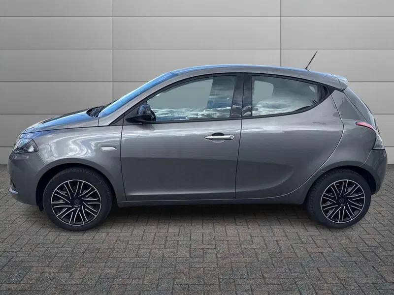 Lancia Ypsilon usata a Reggio Calabria (2)