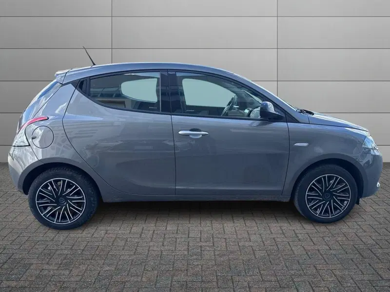 Lancia Ypsilon usata a Reggio Calabria (3)