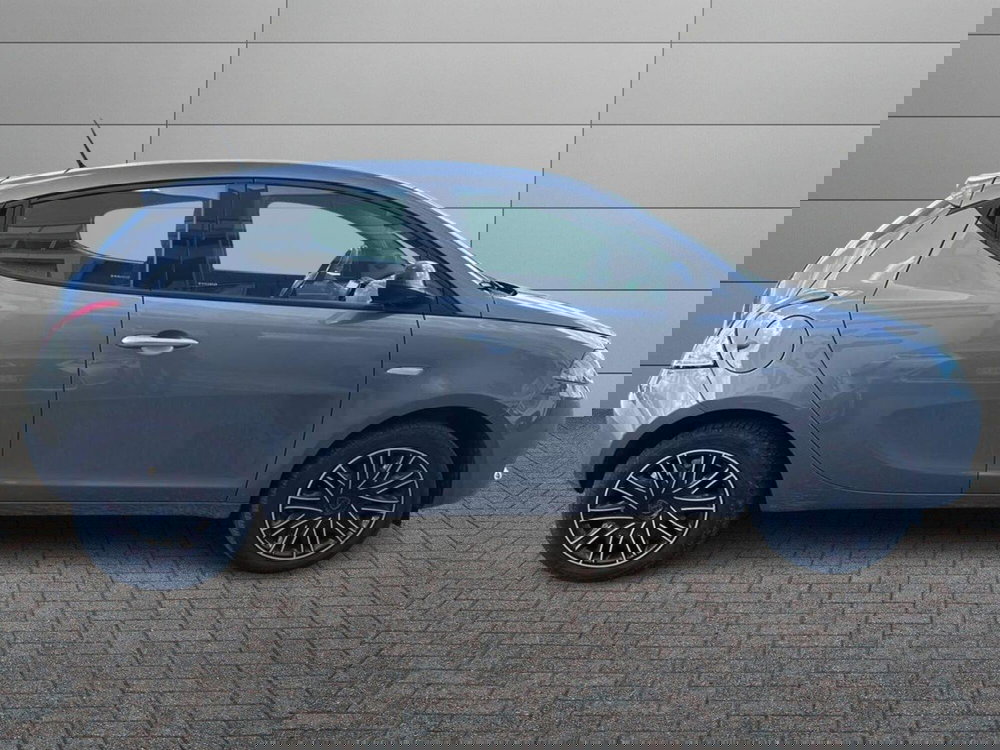 Lancia Ypsilon usata a Reggio Calabria (3)