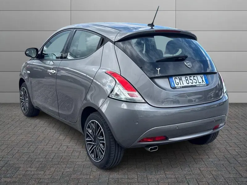 Lancia Ypsilon usata a Reggio Calabria (4)