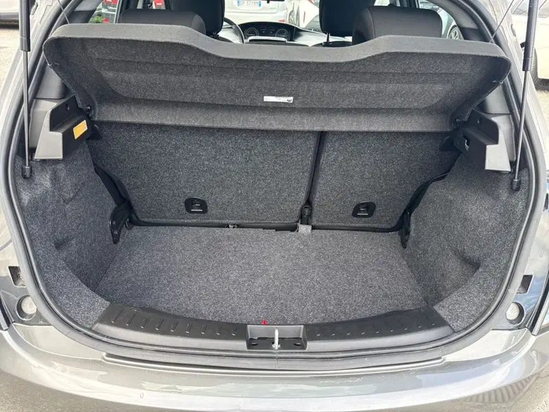Lancia Ypsilon usata a Reggio Calabria (5)