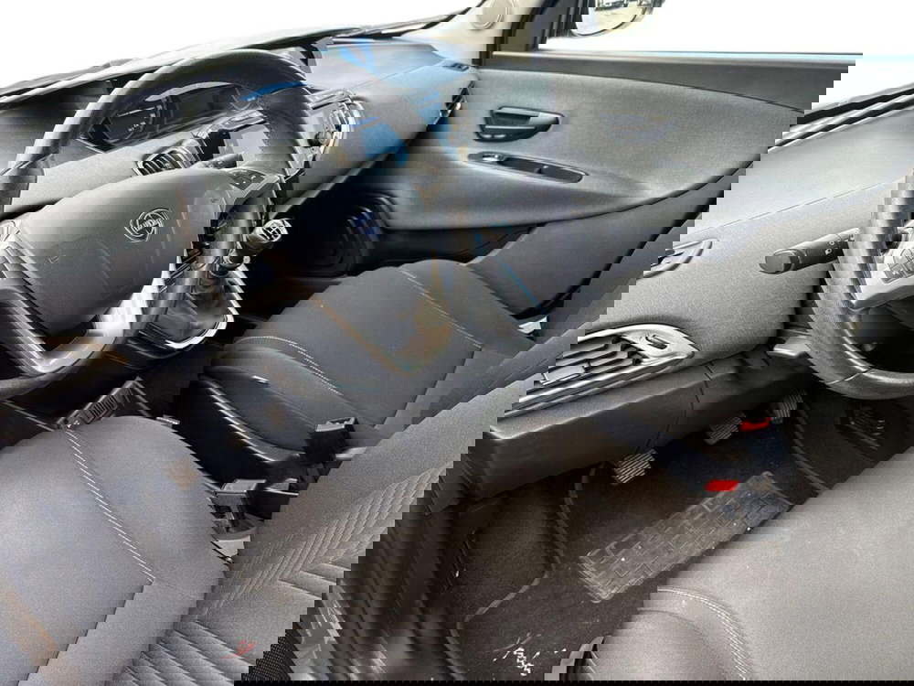 Lancia Ypsilon usata a Reggio Calabria (6)