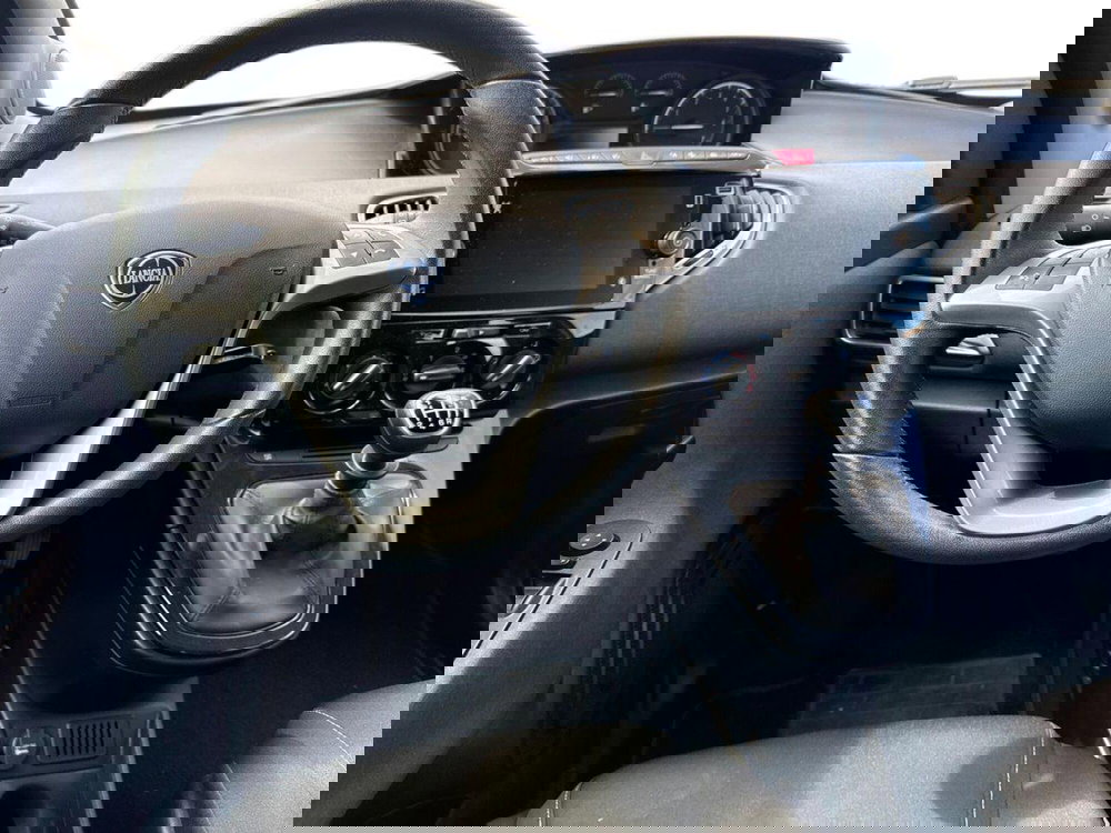 Lancia Ypsilon usata a Reggio Calabria (7)