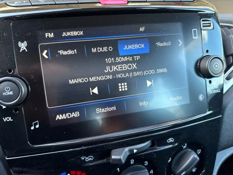 Lancia Ypsilon usata a Reggio Calabria (9)