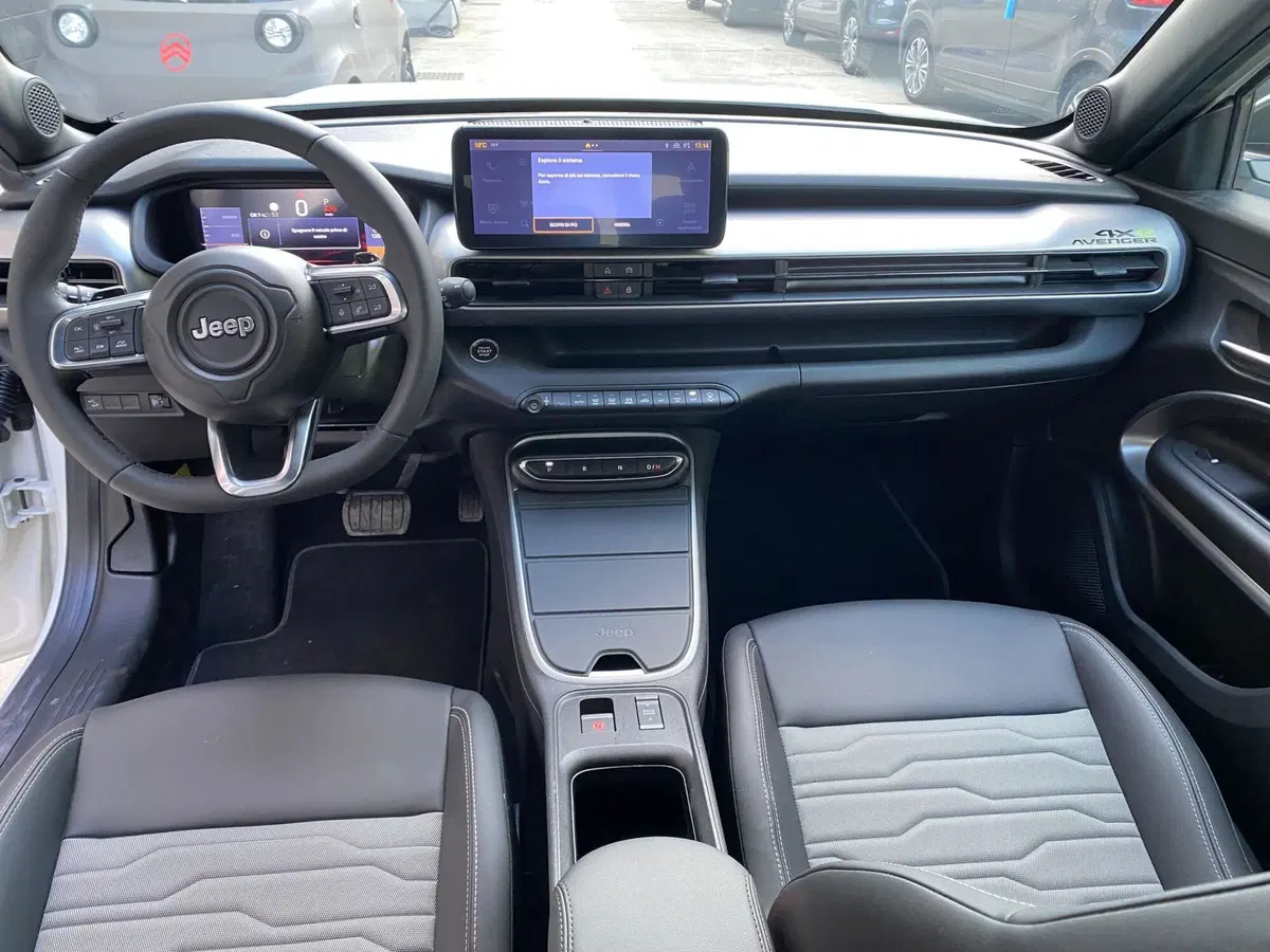 Jeep Avenger usata a Milano (11)