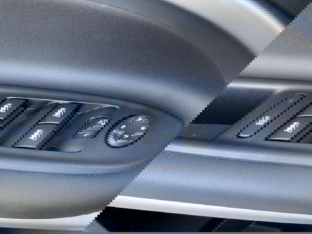 Jeep Avenger usata a Milano (19)