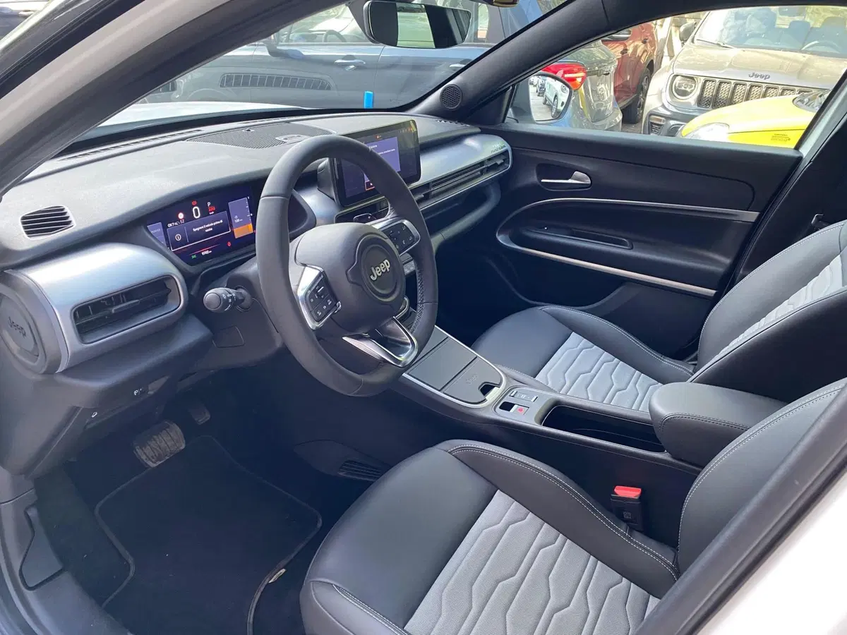 Jeep Avenger usata a Milano (9)