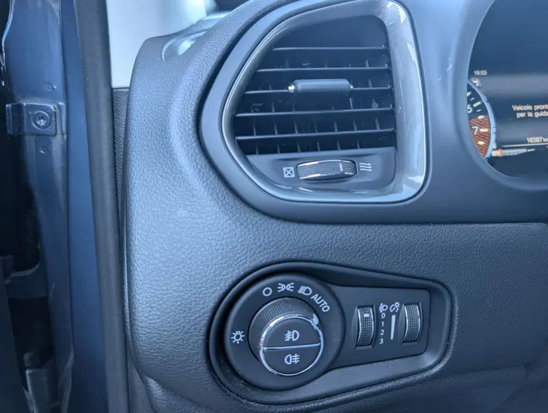 Jeep Renegade usata a Milano (19)