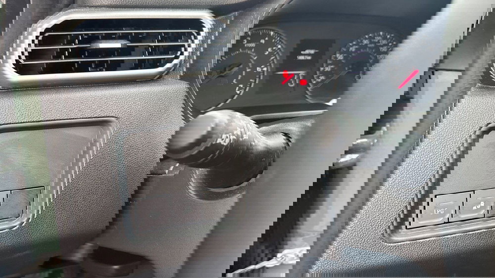 Dacia Duster usata a Padova (15)