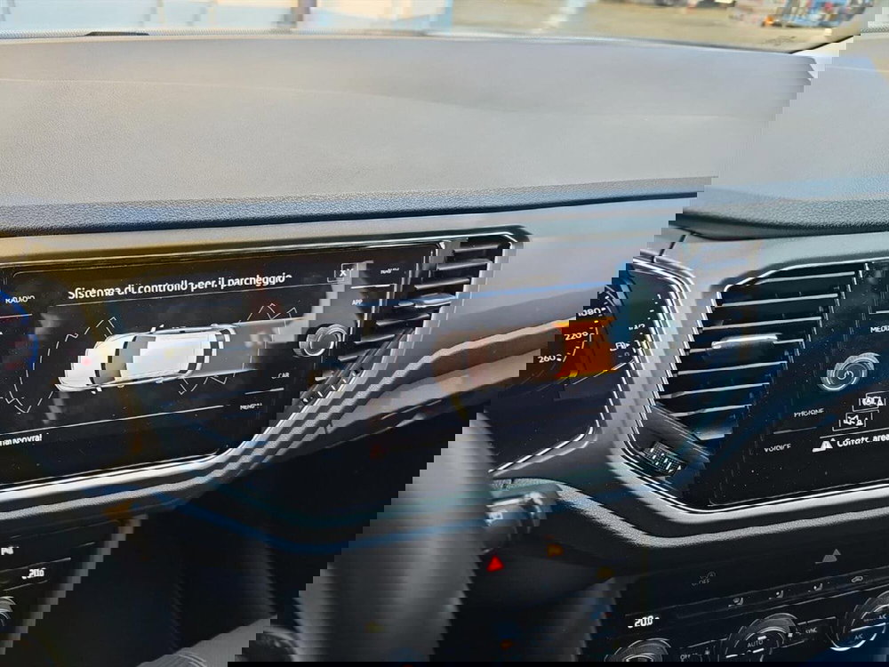 Volkswagen T-Roc usata a Lecco (17)