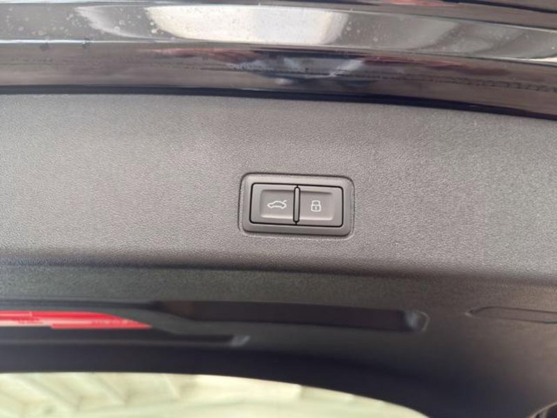 Audi Q3 Sportback nuova a Milano (14)