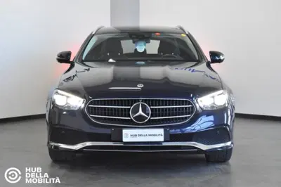 Mercedes-Benz Classe E Station Wagon 300 de Auto EQ-Power Business Sport del 2021 usata a Foligno