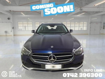 Mercedes-Benz Classe E Station Wagon 300 de Auto EQ-Power Business Sport del 2021 usata a Foligno