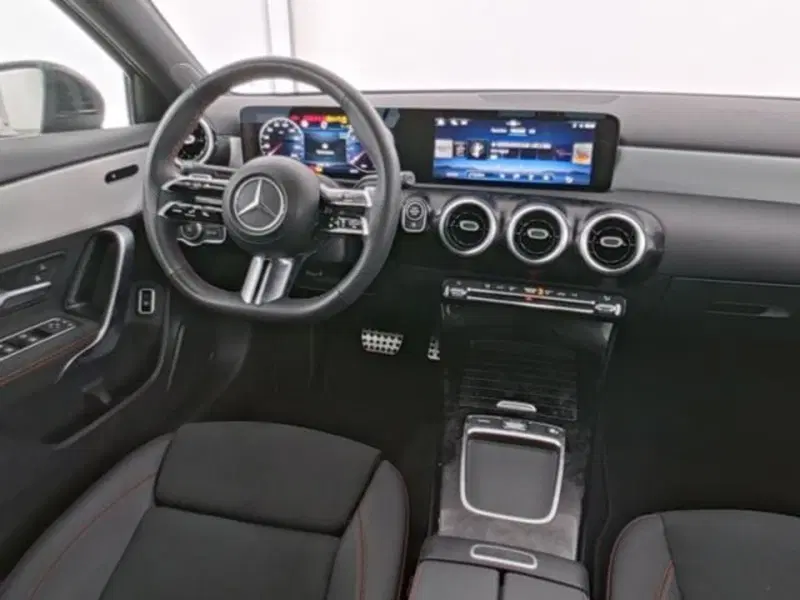Mercedes-Benz Classe A Sedan usata a Milano (4)