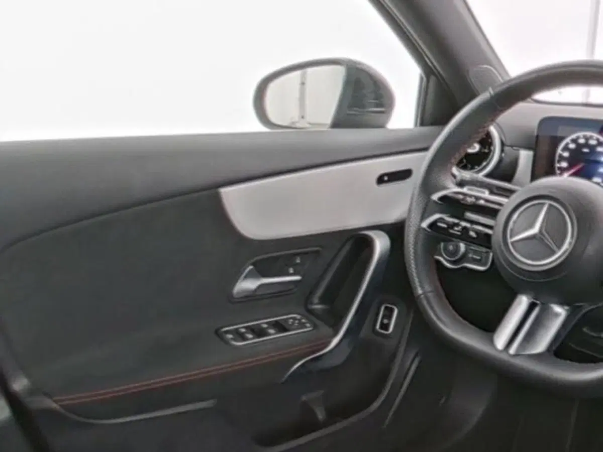 Mercedes-Benz Classe A Sedan usata a Milano (7)