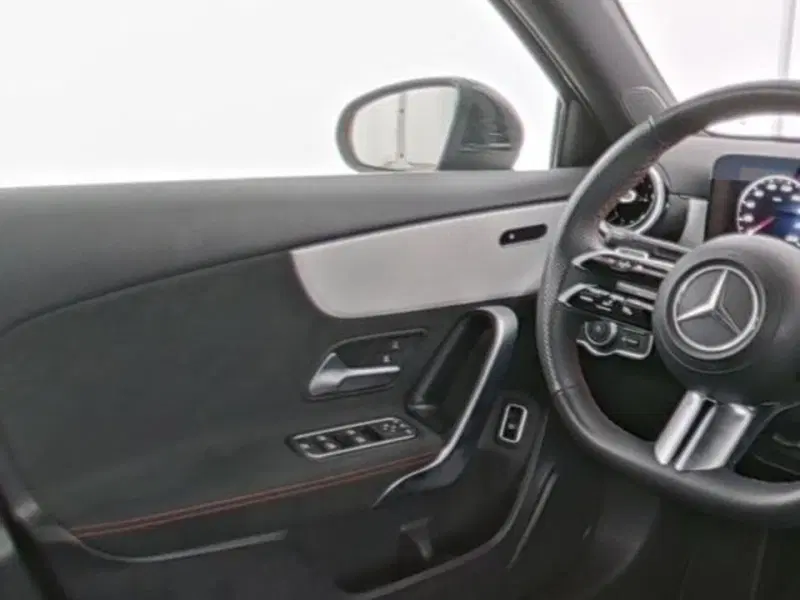 Mercedes-Benz Classe A Sedan usata a Milano (7)