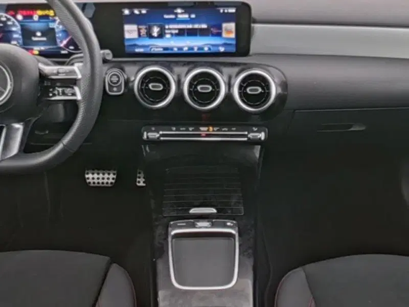 Mercedes-Benz Classe A Sedan usata a Milano (9)