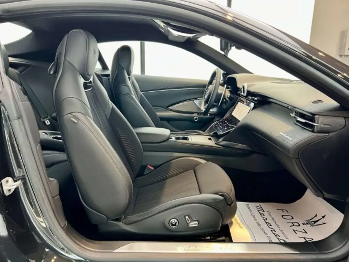 Maserati Granturismo nuova a Torino (7)