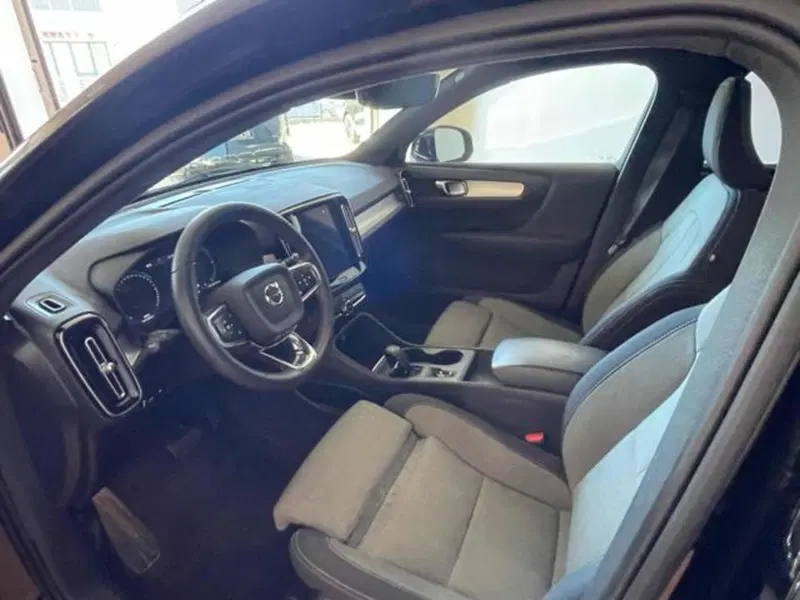 Volvo XC40 usata a Lucca (8)
