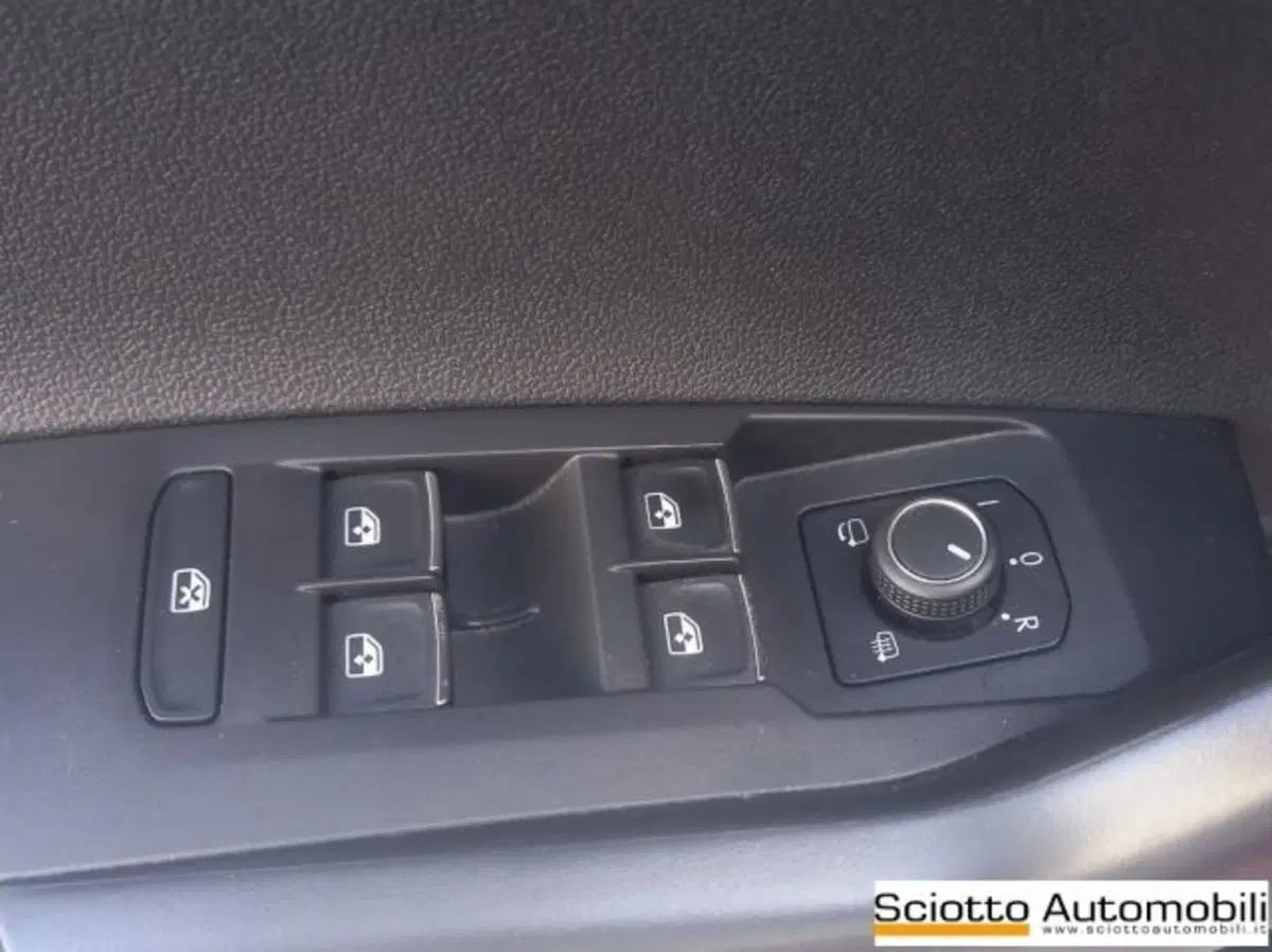 Volkswagen Taigo usata a Messina (12)