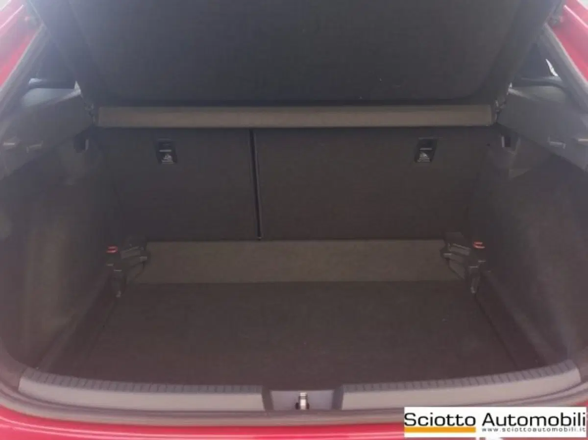 Volkswagen Taigo usata a Messina (17)