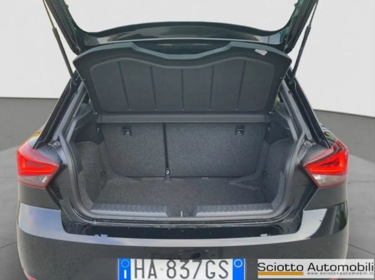SEAT Ibiza nuova a Messina (17)