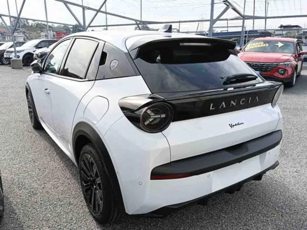 Lancia Ypsilon nuova a Torino (5)