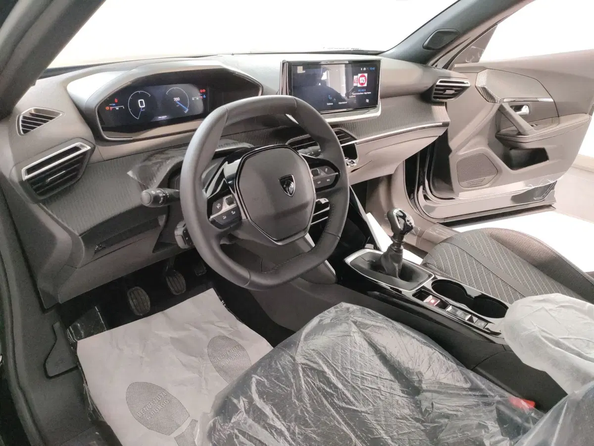 Peugeot 2008 nuova a L'Aquila (11)