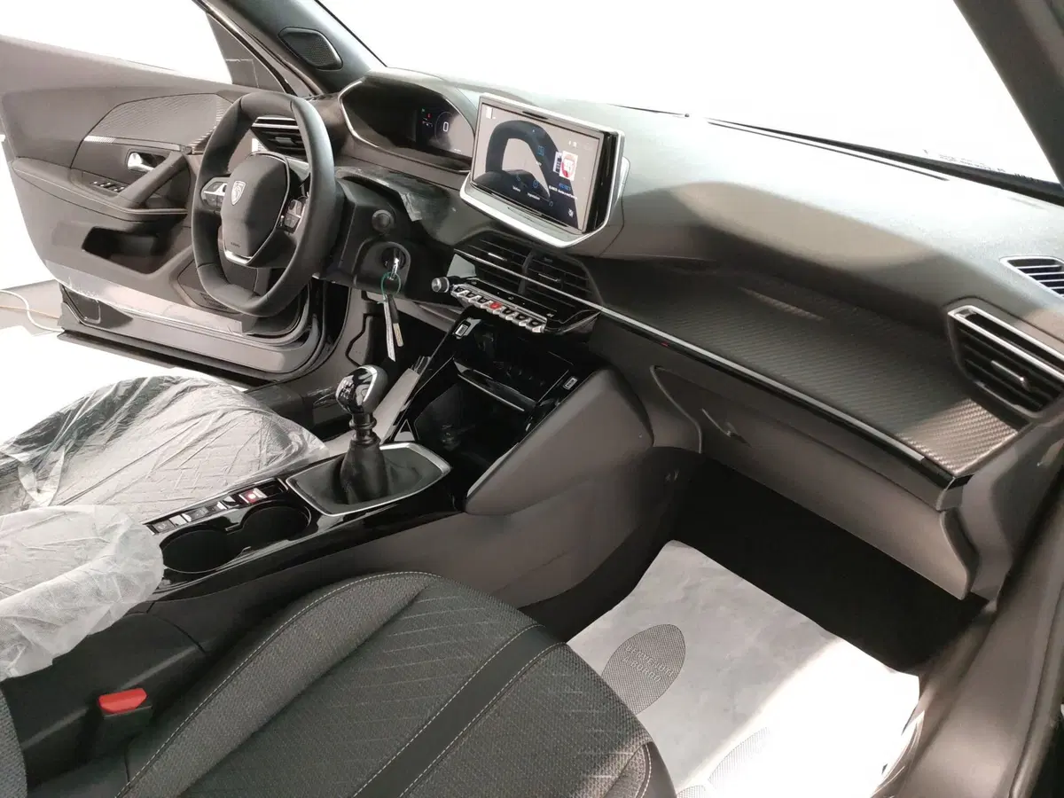 Peugeot 2008 nuova a L'Aquila (12)