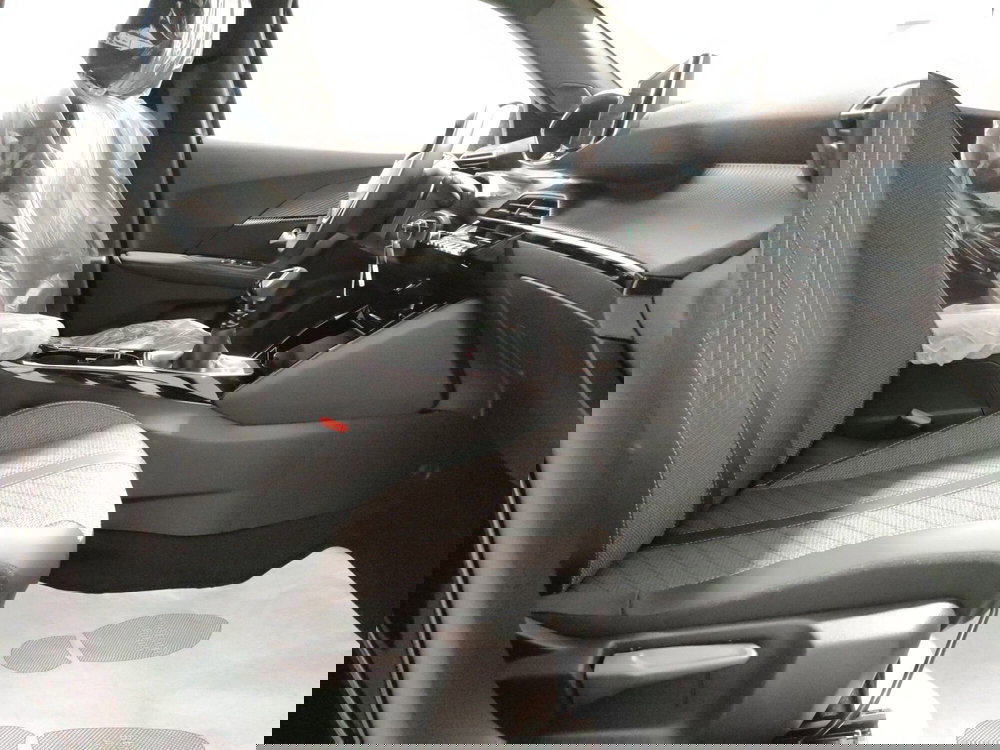 Peugeot 2008 nuova a L'Aquila (15)